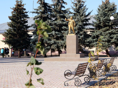 Памятник В. И.Ленину.